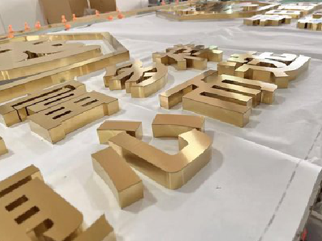  九龙拉丝不锈钢字的特点。