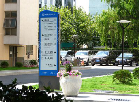  九龙传统的学校标识系统有什么问题？